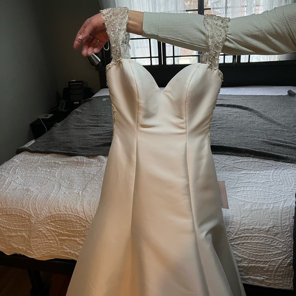 Sweetheart Wedding Dress - Picture 2 of 6